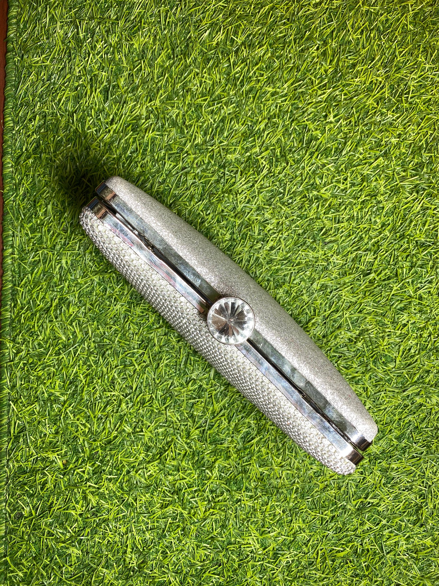 STONED WITH WHITE PEARL AND BOAT CURVED SHAPE HAND PURSE